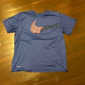 Men’s XL Nike dri-fit performance shirt